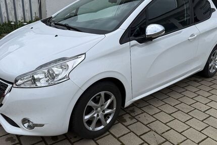 Peugeot 208 131.000 km 3.890 &euro; ERTINGEN 88521