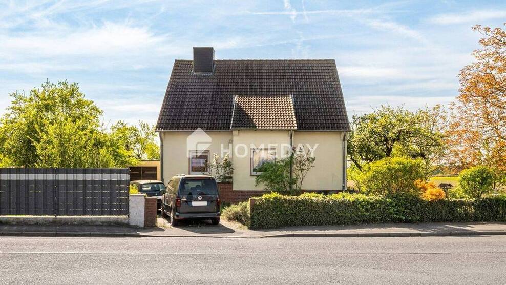 Charmantes Zweifamilienhaus mit großem Garten in ruhiger, attraktiver Lage