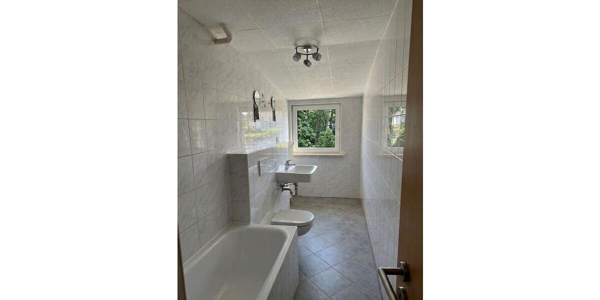 Dachgeschoßwohnung Neuwied - 6 Zimmer, 150 m&sup2;, 1.500&euro; | Angebot:26020728