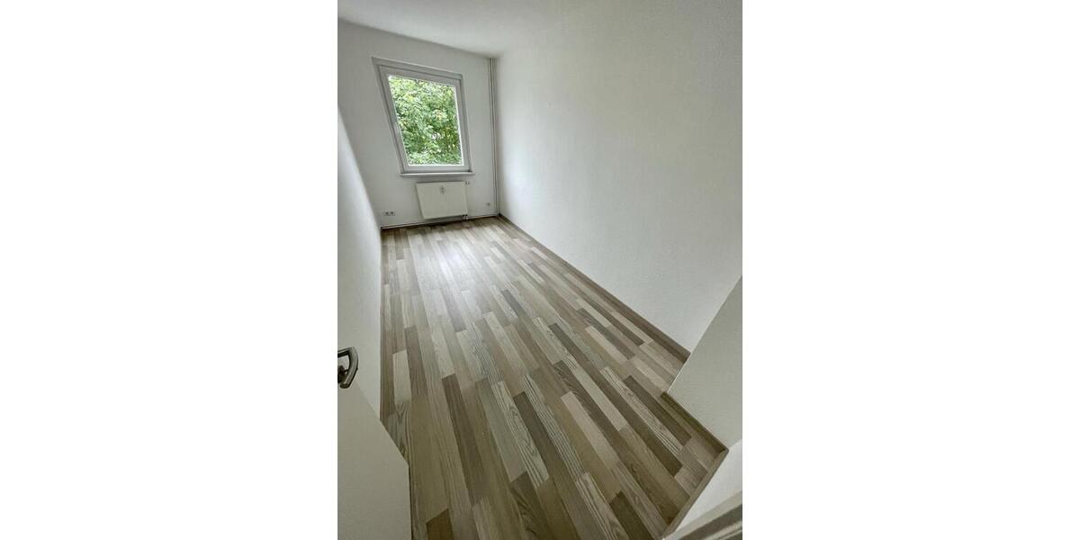 Gera-Langenberg! 4 Raum Whg. mit Balkon, Bad mit Wanne! Nähe AMAZON! - Etagenwohnung Gera Langenberg | Angebot:26882423