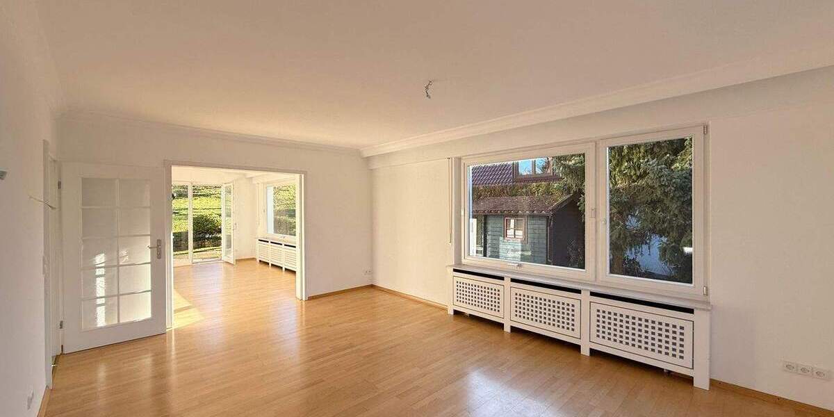 Ihr neues Zuhause in Nürtingen - Stilvoll renoviertes Einfamilienhaus mit Garten und Garagen 5 zimmer