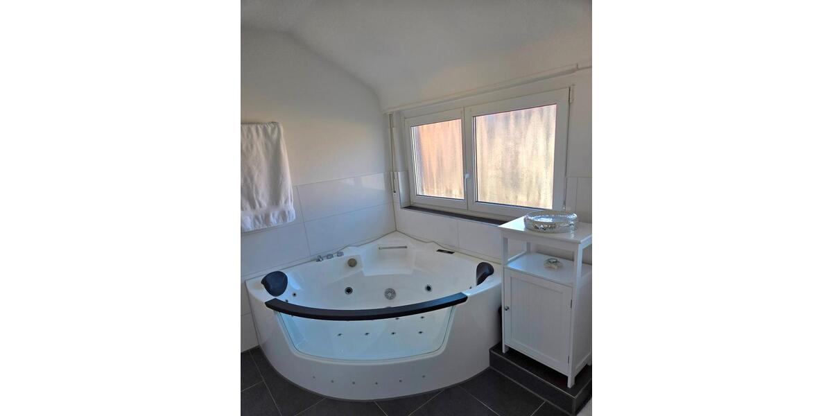 Dachgeschoßwohnung Stuttgart Neuwirtshaus - 3.5 Zimmer, 86 m&sup2;, 399.000&euro; | Angebot:26052030