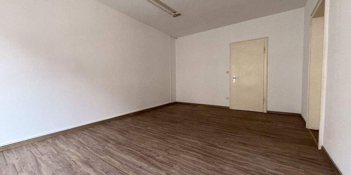 Etagenwohnung Zwickau Innenstadt - 5 Zimmer, 120 m&sup2;, 720&euro; | Angebot:24633494