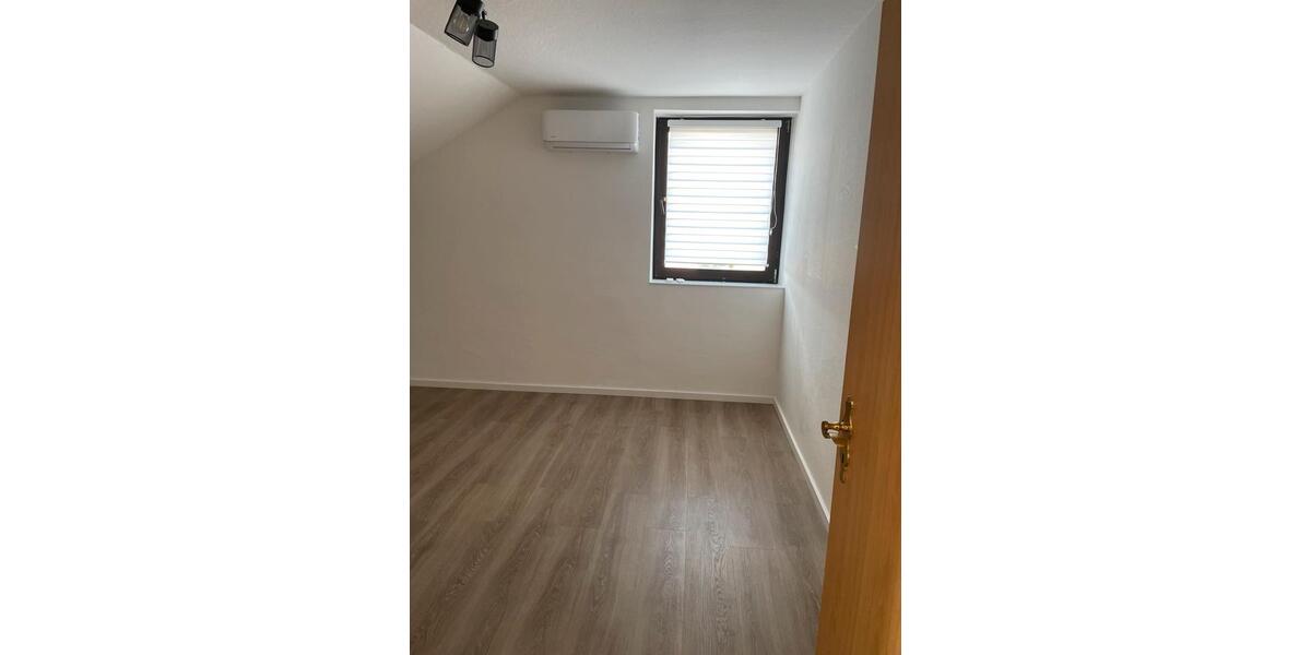 Dachgeschoßwohnung Mönchengladbach Süd - 3 Zimmer, 79 m&sup2;, 600&euro; | Angebot:26669617
