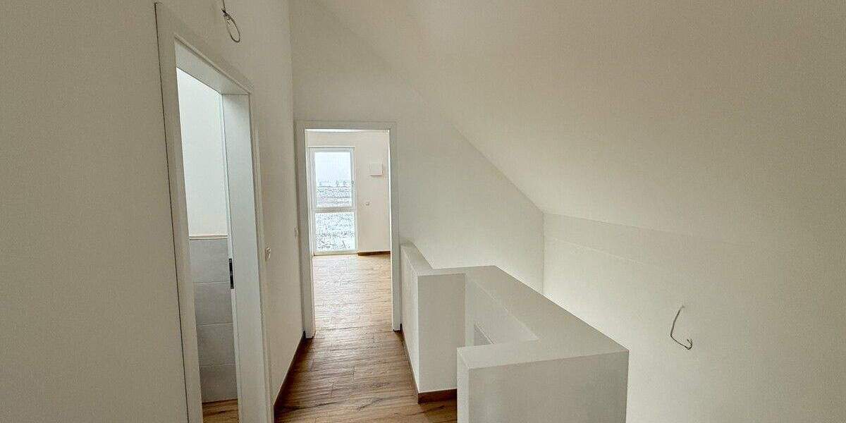 Einfamilienhaus Köfering - 4 Zimmer, 150 m&sup2;, 2.100&euro; | Angebot:25702670