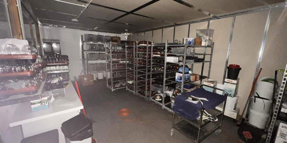 2 Gewerbehallen mit Büro- und Sozialflächen in verkehrsgünstiger Lage zimmer