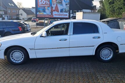 Lincoln Town Car 286.000 km 6.900 € Odenthal-Neschen 51519