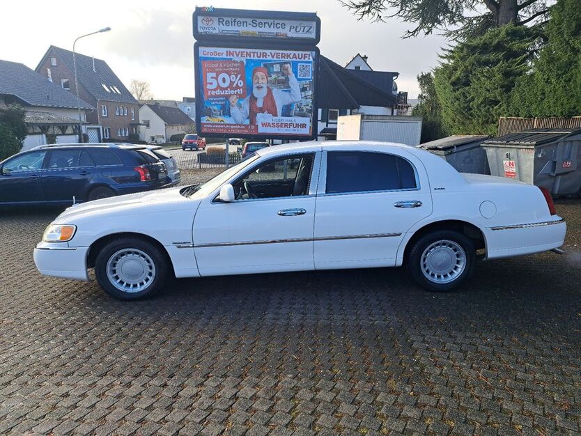 Lincoln Town Car 286.000 km 6.900 € Odenthal-Neschen 51519