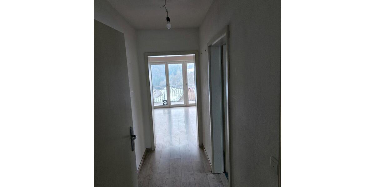 Dachgeschoßwohnung Nittendorf - 3.5 Zimmer, 94 m&sup2;, 1.150&euro; | Angebot:25149755