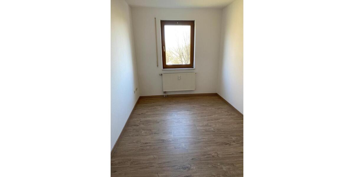 Etagenwohnung Waldheim - 3 Zimmer, 67 m&sup2;, 675&euro; | Angebot:25932533