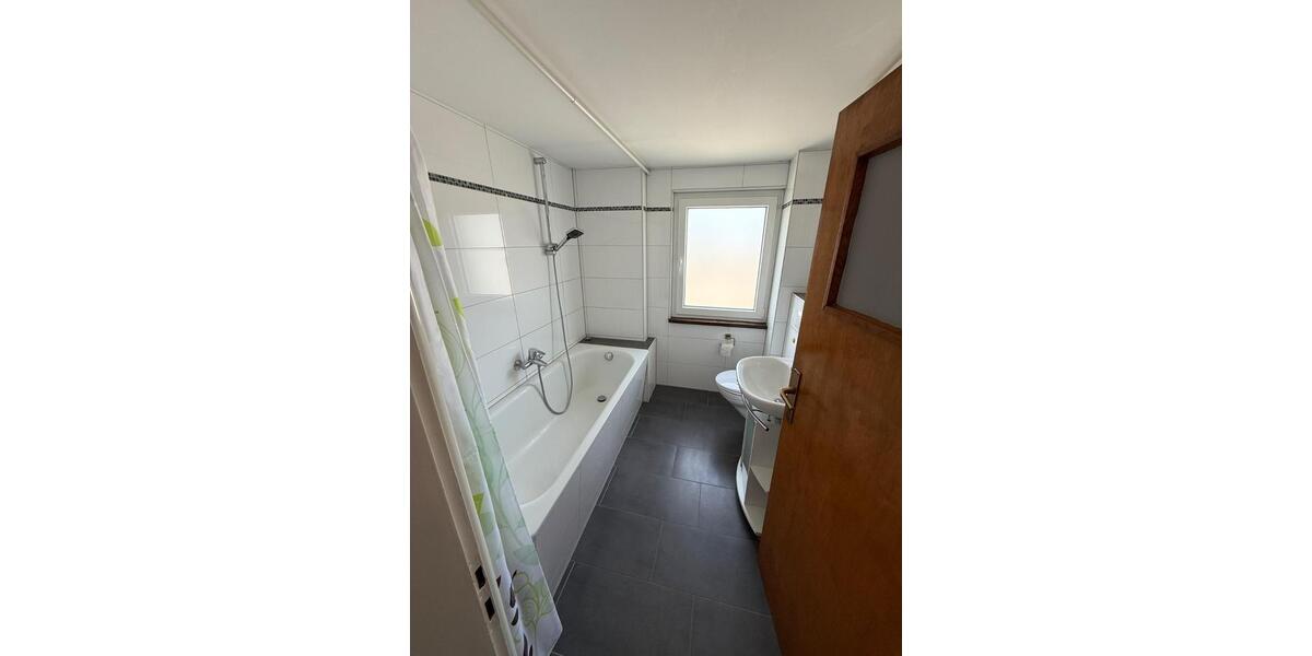 Dachgeschoßwohnung Frankfurt am Main Sindlingen - 2.5 Zimmer, 60 m&sup2;, 1.200&euro; | Angebot:26640404