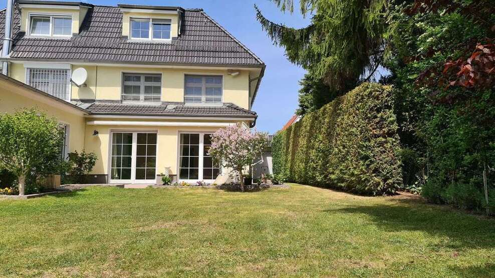 Haus zum Mieten in Berlin 3.090 € 241 m²