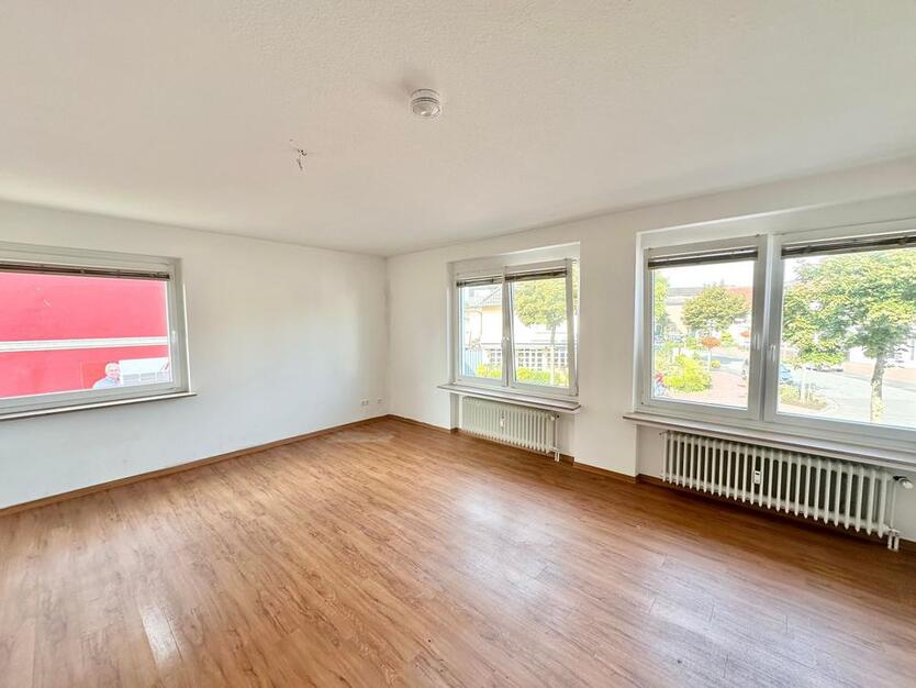 Alles in Deiner Nähe: 4-Zimmer-Oberwohnung mit Einbauküche & Loggia zimmer