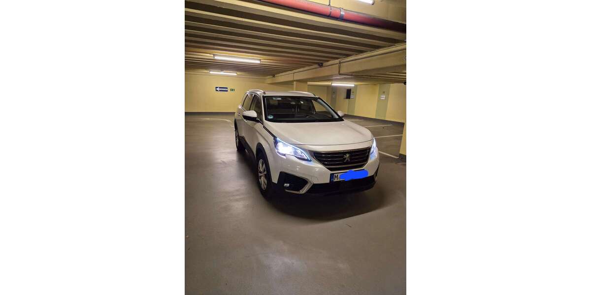 Peugeot 5008 180.000 km 14.400 € München 81396