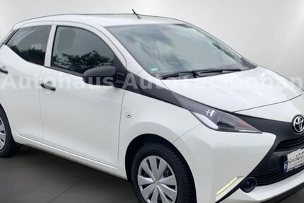 Toyota Aygo (X) 32.434 km 7.890 &euro; Freising 85356