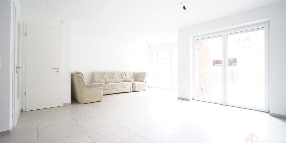 IMMOBILIEN GUMNIOR präsentiert: neuwertige Doppelhaushälfte in Emsbüren mit Garten und Carport 4 zimmer