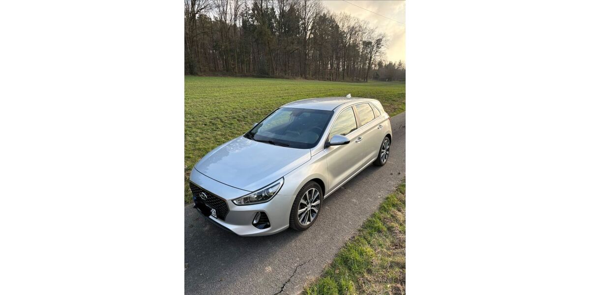 Hyundai i30 116.000 km 11.200 &euro; Hagen a.T.W 49170