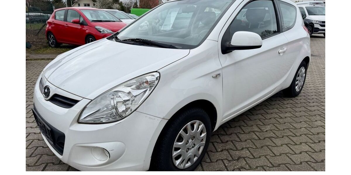 Hyundai i20 123.000 km 2.000 &euro; Zwenkau OT Löbschütz 04442