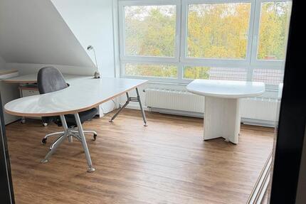 Helle Büroräum im Zentrum von Refrath mit Aufzug & schönem Ausbli zimmer