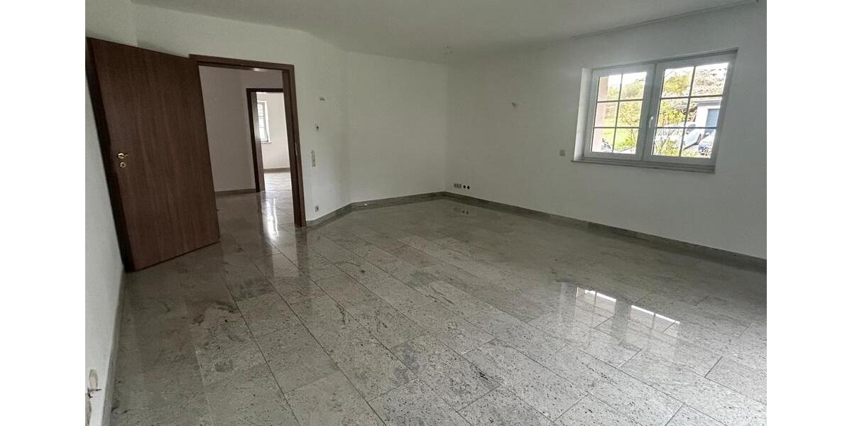 Erdgeschoßwohnung Dautphetal - 5 Zimmer, 150 m&sup2;, 350.000&euro; | Angebot:26615518