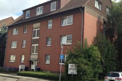 Renovierte, gut geschnittene 3 Zimmer-Wohnung mit Einbauküche zimmer