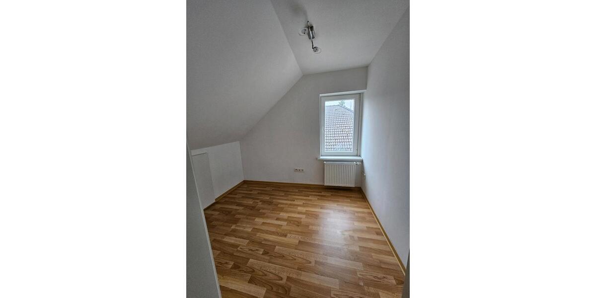 Dachgeschoßwohnung Apen - 3 Zimmer, 70 m&sup2;, 850&euro; | Angebot:25404096