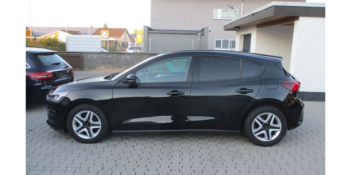 Ford Focus 103.331 km 12.999 &euro; Babenhausen 64832