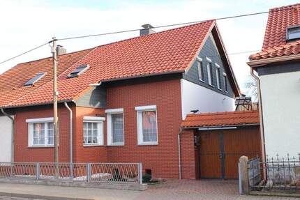 THALE: Wer hineingeht, versteht: Kompaktes Haus für 3 mit separatem Appartement, Hof, Garage, Garten 6 zimmer