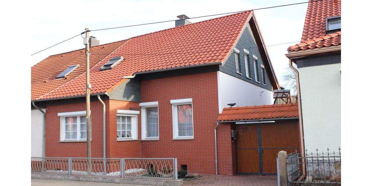 THALE: Wer hineingeht, versteht: Kompaktes Haus für 3 mit separatem Appartement, Hof, Garage, Garten 6 zimmer