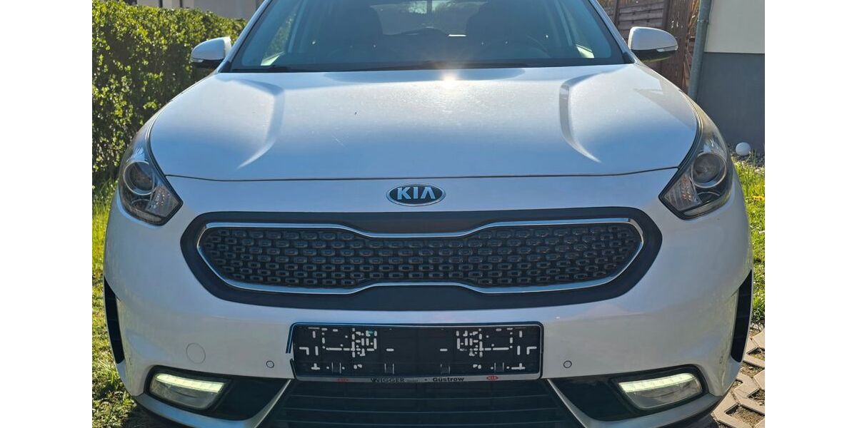 Kia Niro 118.000 km 14.500 &euro; Güstrow 18273