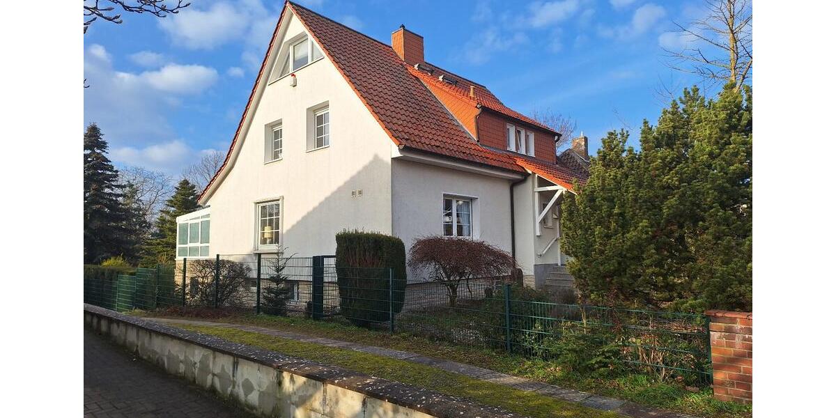 Einfamilienhaus Helmstedt - 10 Zimmer, 221 m&sup2;, 350.000&euro; | Angebot:27084827
