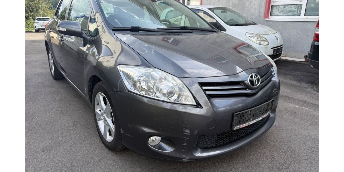 Toyota Auris 173.300 km 5.700 &euro; Dörfles-Esbach 96487