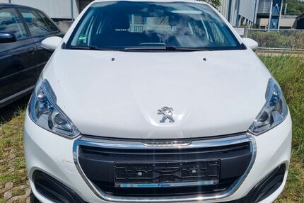 Peugeot 208 129.300 km 2.999 &euro; Elchingen 89275