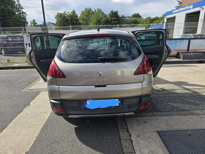 Peugeot 3008 113.000 km 7.900 € Düsseldorf 40597
