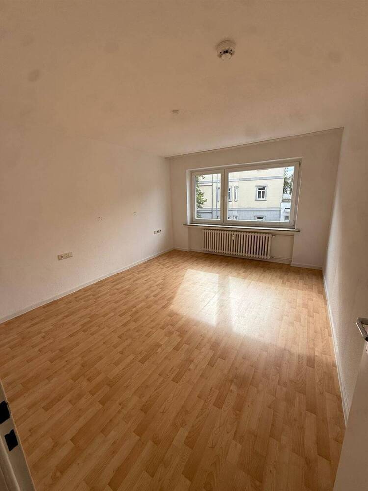 Gut geschnittene, modernisierte 3-Zimmer-Wohnung am Waller Park mit Balkon