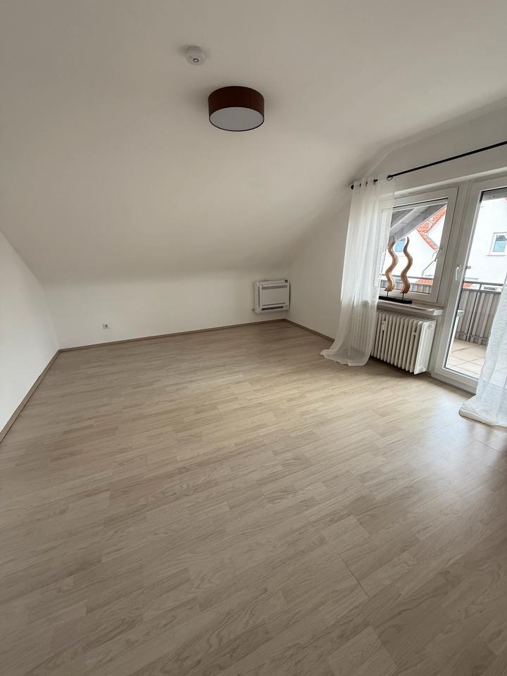 4 Zi Wohnung mit Klima und neuer Küche zimmer