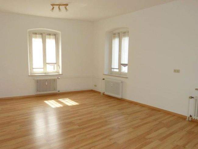 Etagenwohnung Burglengenfeld - 4 Zimmer, 127 m&sup2;, 850&euro; | Angebot:25070508