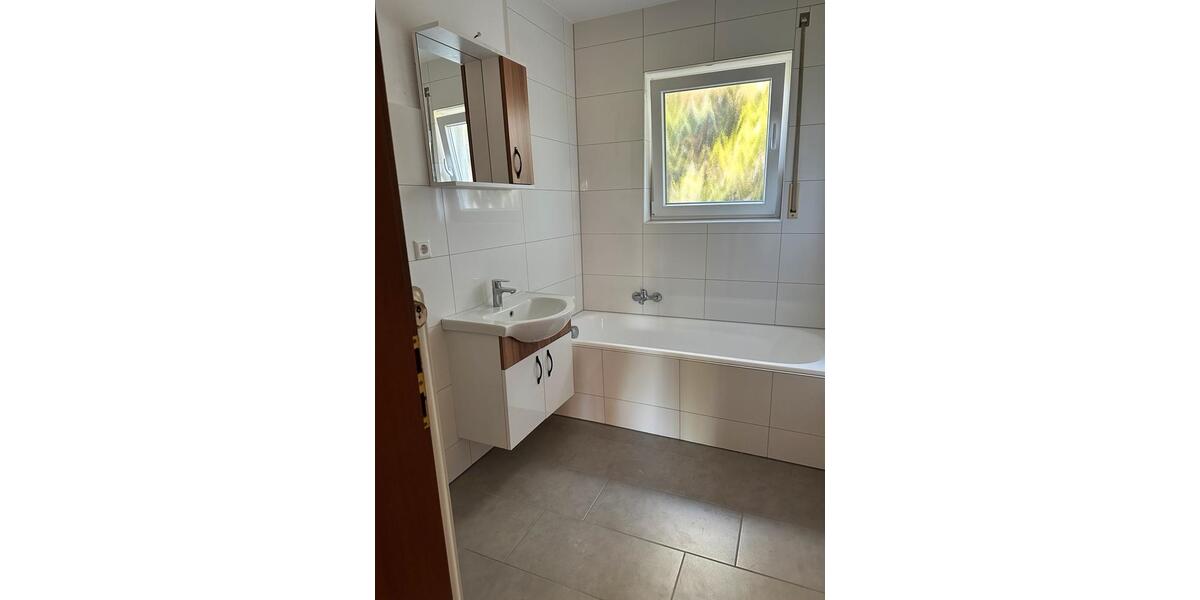 Etagenwohnung Schlaitdorf - 4 Zimmer, 95 m&sup2;, 1.120&euro; | Angebot:26646742