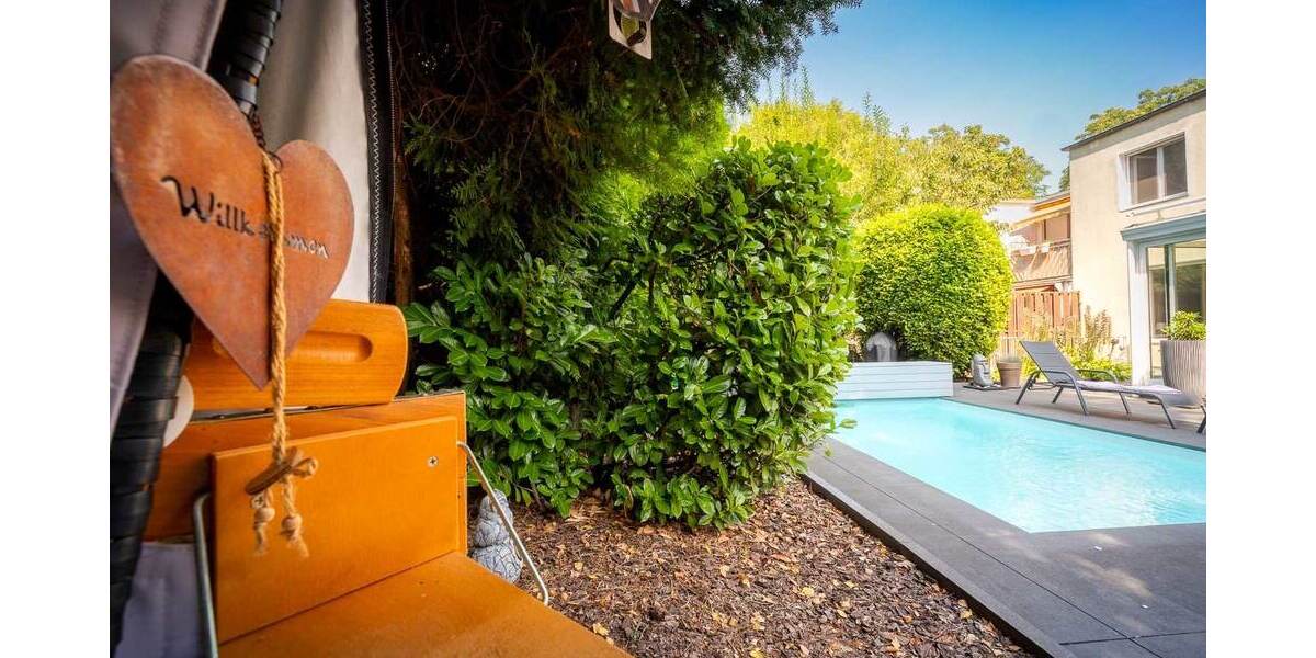 Modernisiertes Haus mit Pool & Garten in Frankfurt 4.5 zimmer