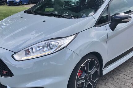 Ford Fiesta 74.000 km 13.999 € Minden 32425
