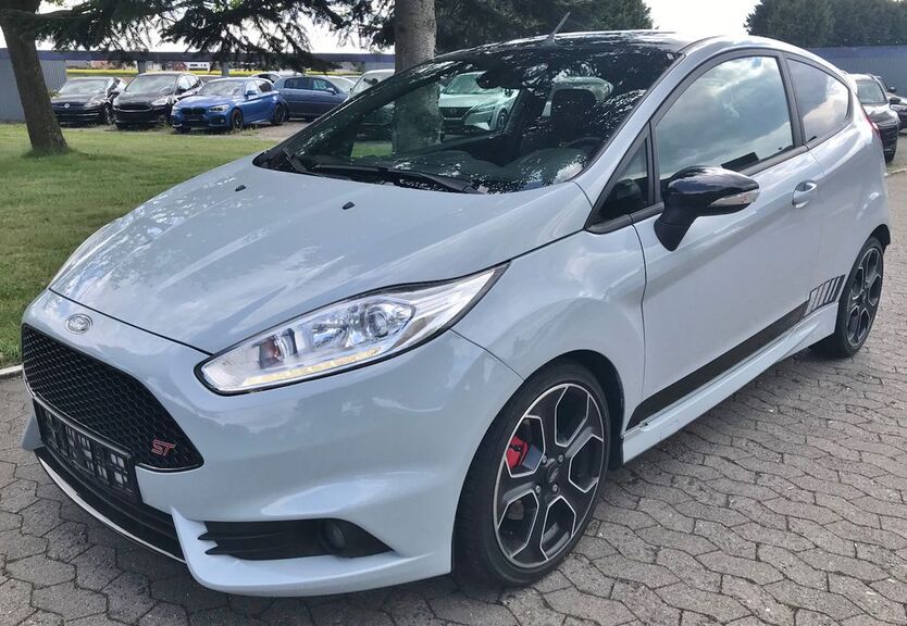 Ford Fiesta 74.000 km 13.999 € Minden 32425