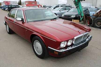 Jaguar XJ40