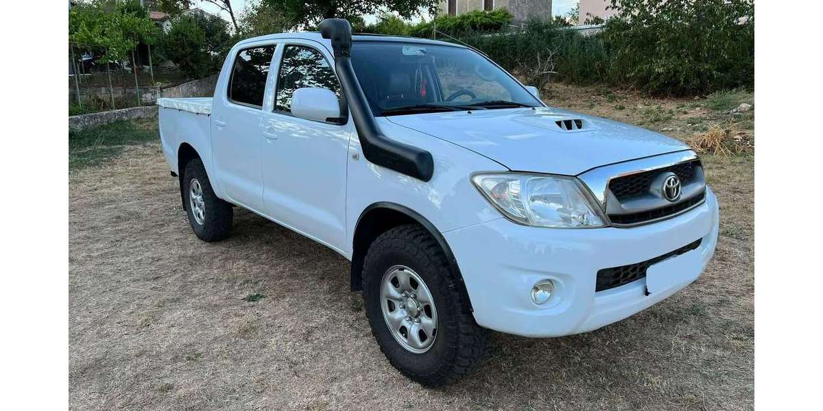 Toyota Hilux 156.000 km 17.550 € Berlin 10557