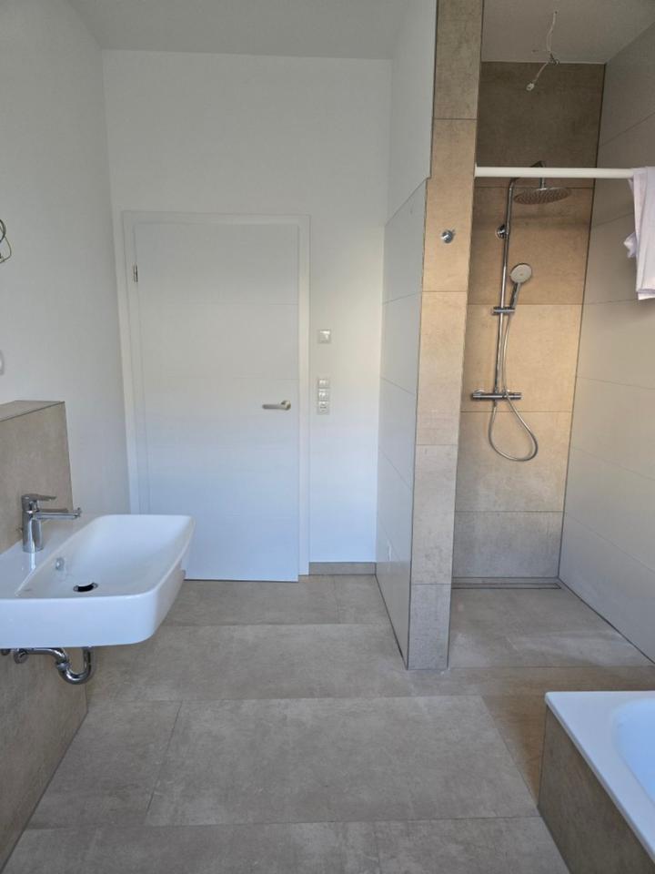 Moderne, großzügige Neubau-Doppelhaushälfte in Ostercappeln
