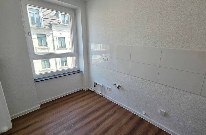Frisches Wohngefühl! Modernisierte 3-Zimmer-Wohnung! Balkon, neues Bad, neuer Boden, Aufzug