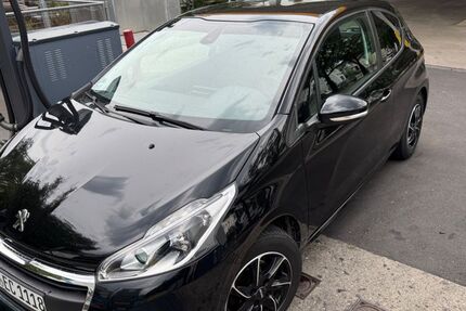 Peugeot 208 115.000 km 4.500 &euro; München 80798