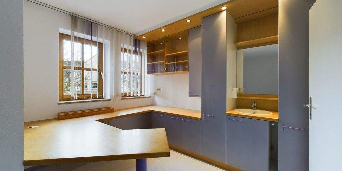 Gewerbeobjekt Nittendorf - 9 Zimmer, 169 m&sup2;, 1.495&euro; | Angebot:25704919