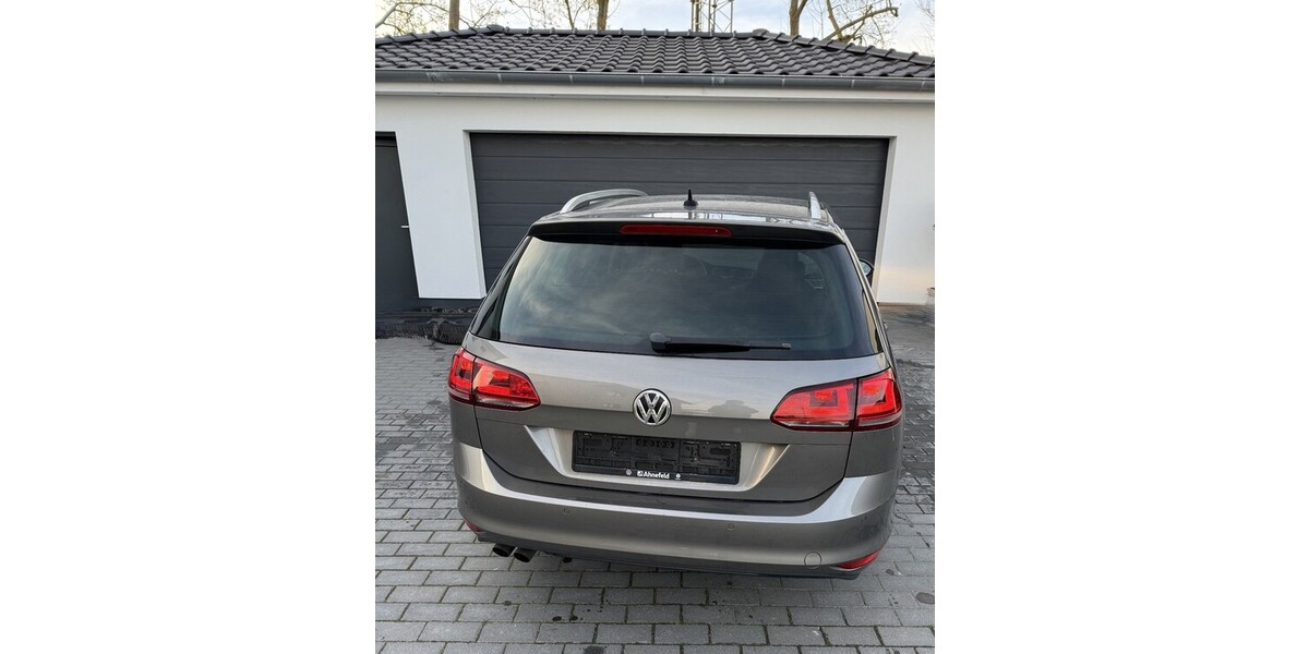 VW Golf VII Variant 232.327 km 7.699 &euro; Güstrow 18273