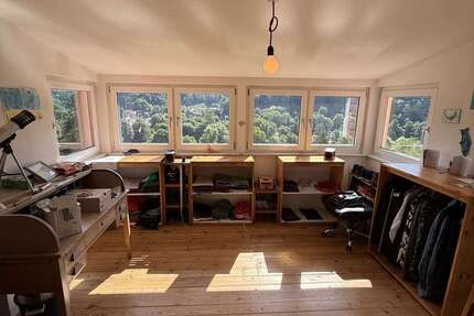 Haus Calw - 9 Zimmer, 200 m&sup2;, 409.000&euro; | Angebot:25458188