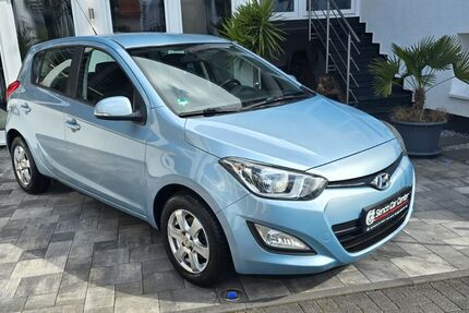 Hyundai i20 122.000 km 4.950 &euro; KASSEL-Niestetal ................. Mobil: +49 163 740 9922 34266